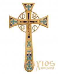 Maltese altar cross in hand  - фото